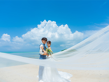 ジャルパックなら、航空券とホテル、フォトウエディングプランをまとめてご予約いただけます。ドレスや撮影時の小物も含まれているので、手ぶらでOK！