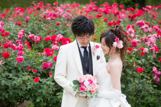 都内で貸切ローズガーデンでのロケーション撮影』(ふくさん