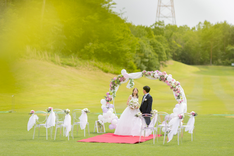 芝生の緑と、ドレスの白が最高です！！_24381_投稿写真_3