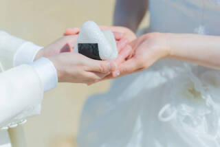 OKINAWA ワタベウェディング_アドバイス写真