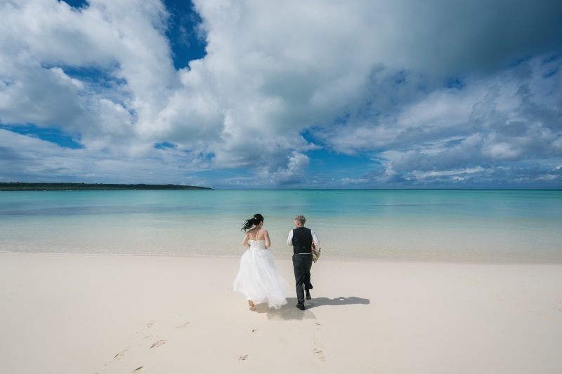 ドレスが映える綺麗な海_44596_投稿写真_1