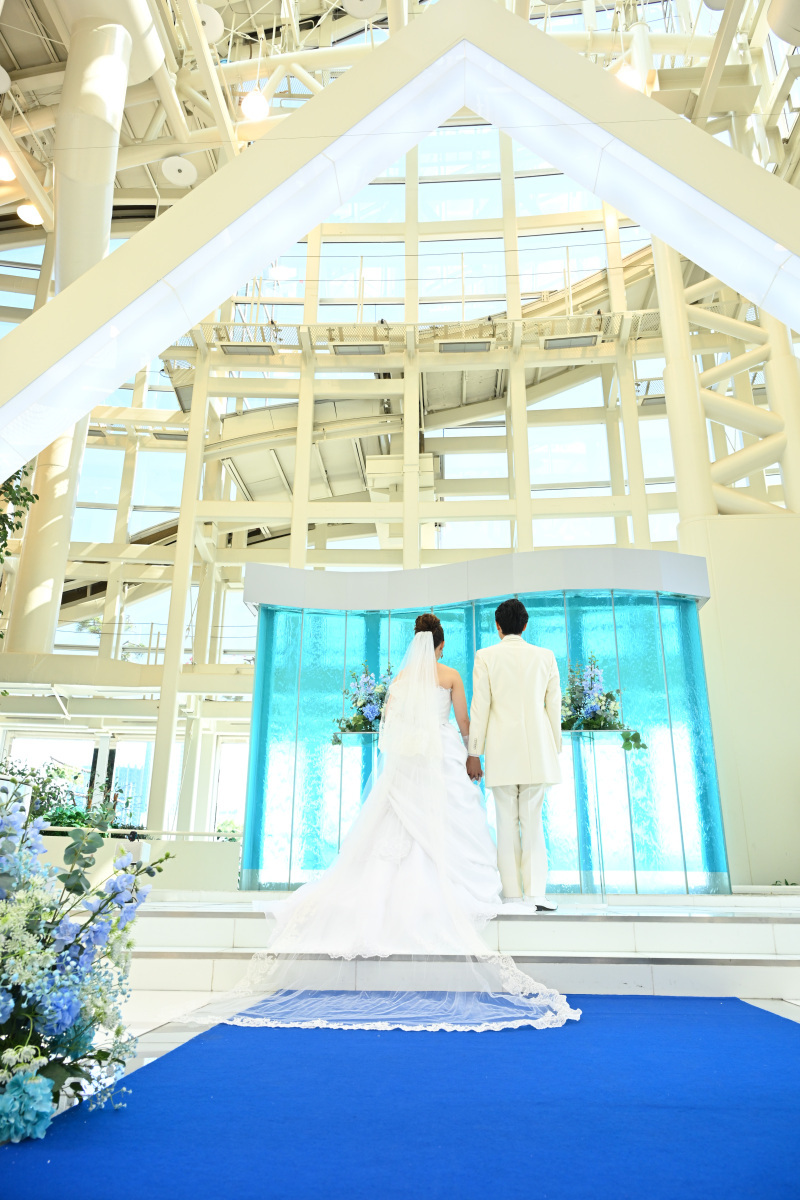 美しいブルーのチャペルに大階段や鐘など色んな撮影ができる♡_48604_投稿写真_2