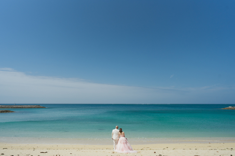 今まで見たことない青い海をバックに_54590_投稿写真_2