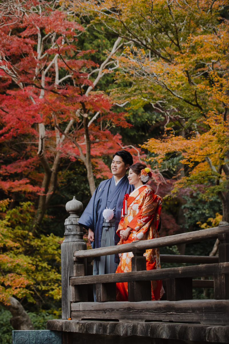 紅葉シーズンでの前撮りで選びたい! 秋色に調和する和装の色打掛