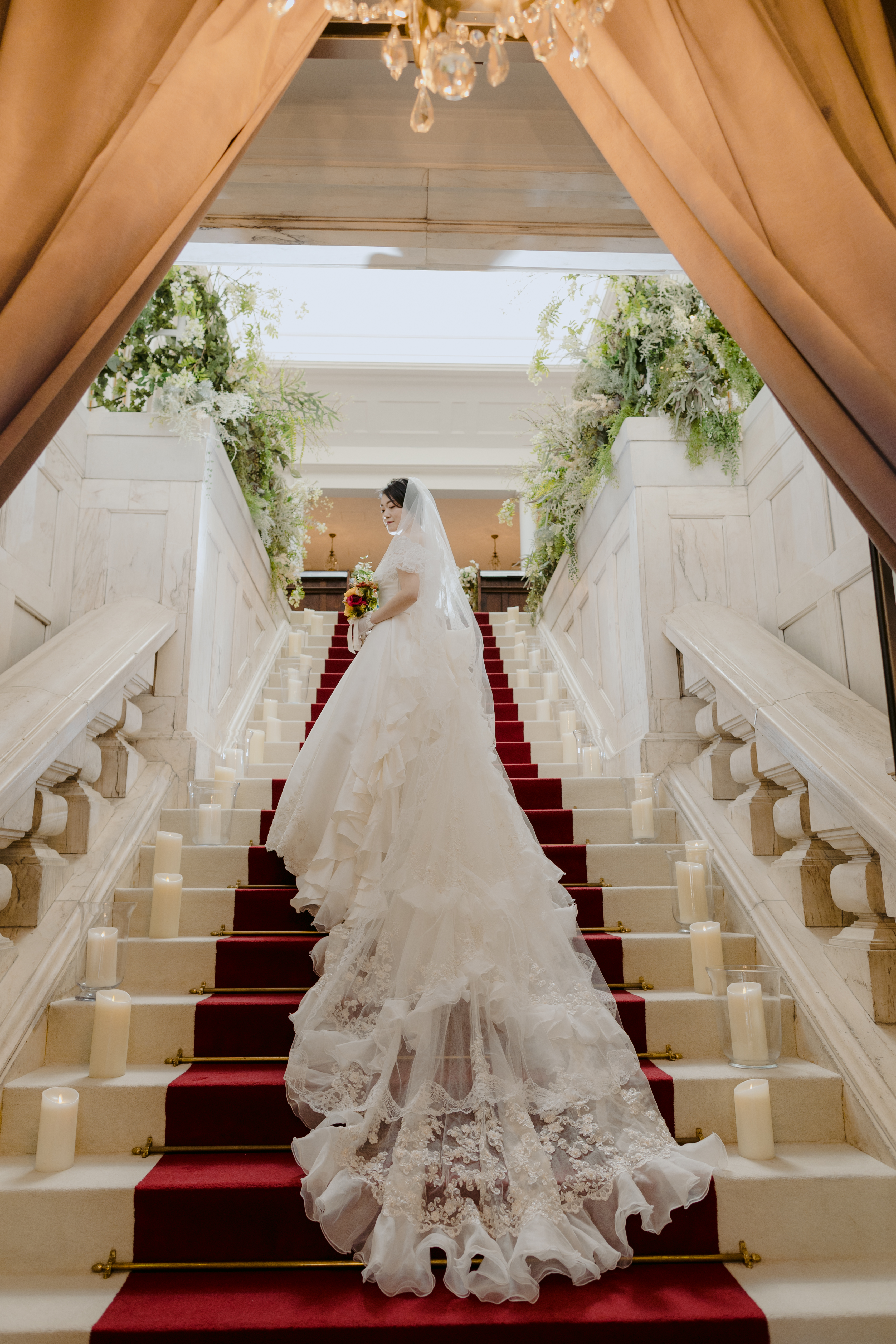 精美 付き合い 上品レース ウエディングドレス ホワイト トレーン  