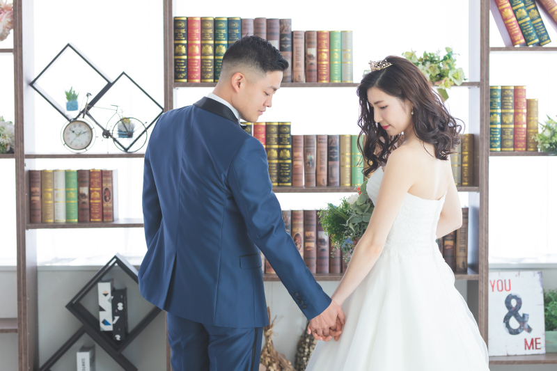 日本でウェディングドレスが広まったのはいつから？