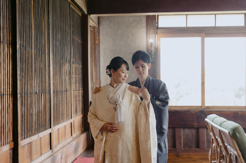 和装姿を美しく見せる！　ウェディング写真撮影時の「姿勢」のポイント