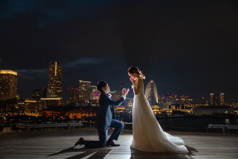 ウェディングドレスの白が映える！「夜」の前撮り撮影のすすめ