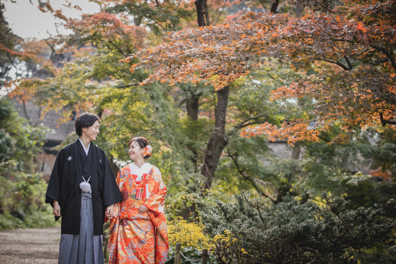 紅葉シーズンでの前撮りで選びたい! 秋色に調和する和装の色打掛