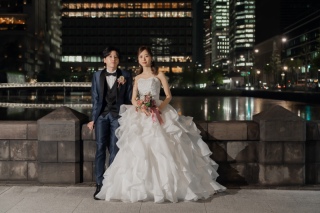 東京駅周辺エリアで撮影する、ナチュラルで上品なウェディングフォト
