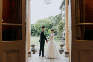 フォトウェディングでも変わらずの人気の「ウェディングドレス」　その起源と意味は？