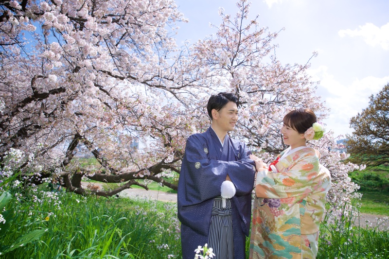 ロングトレーンのドレスで大人っぽく！