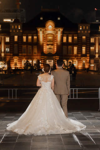 東京駅周辺エリアで撮影する、ナチュラルで上品なウェディングフォト