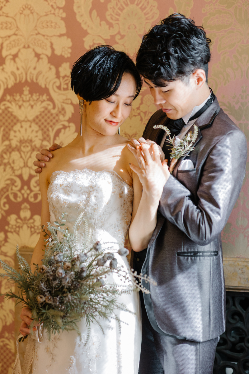 結婚式のフォト前撮りに取り入れたい！「指輪」を使ったポーズ5選