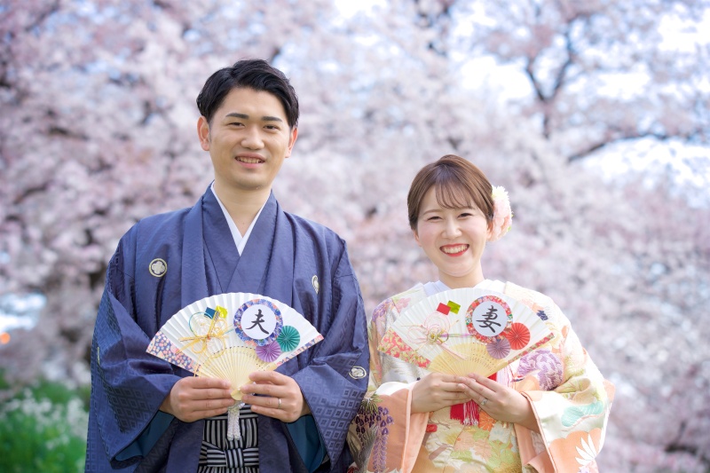 ロングトレーンのドレスで大人っぽく!