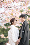 桜と共にプロポーズシーンを撮るのもおすすめ♪