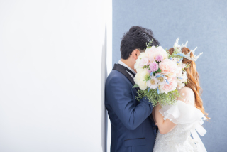 前撮り時のブーケはどうする？「生花」と「造花」どっちがいい？