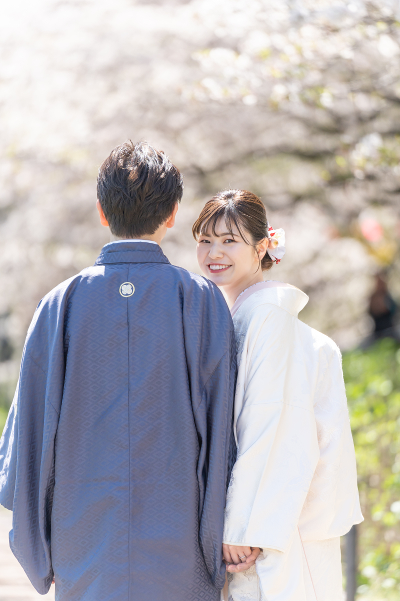 婚約中カップルに! 一生の宝物にしたいふたりの記念写真アイデア
