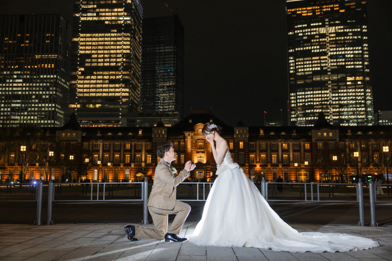 結婚式のフォト前撮りに取り入れたい！「指輪」を使ったポーズ♡