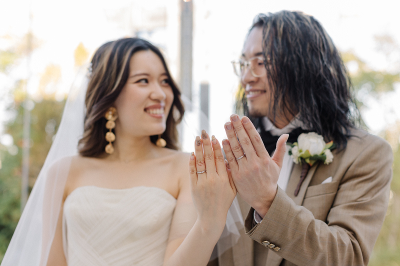結婚式のフォト前撮りに取り入れたい！「指輪」を使ったポーズ5選