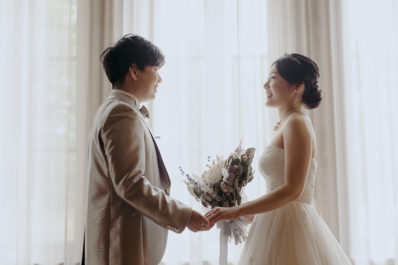 ロングトレーンのドレスで大人っぽく!
