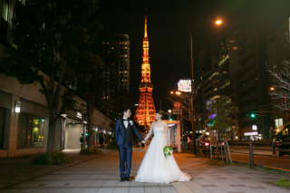 ウェディングドレスの白が映える！「夜」の前撮り撮影のすすめ