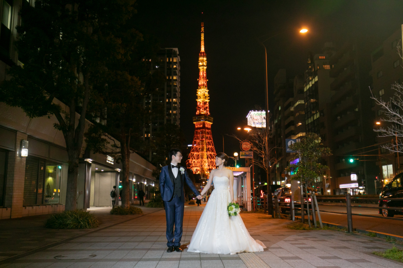 ウェディングドレスの白が映える！「夜」の前撮り撮影のすすめ