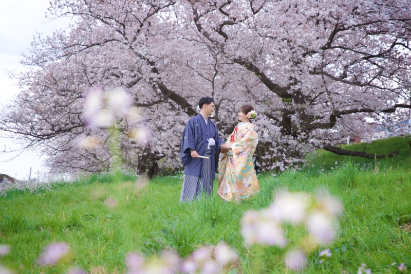 ロングトレーンのドレスで大人っぽく!