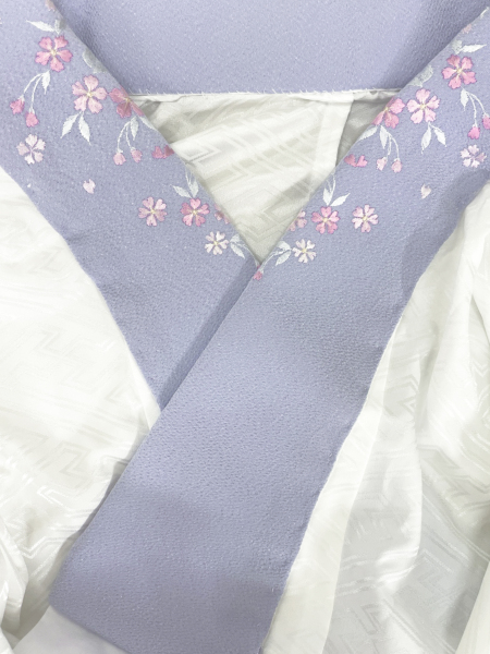 ラベンダーカラーの刺繍襟