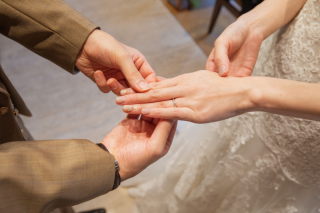 指先まで念入りに！撮影前の保湿ケア