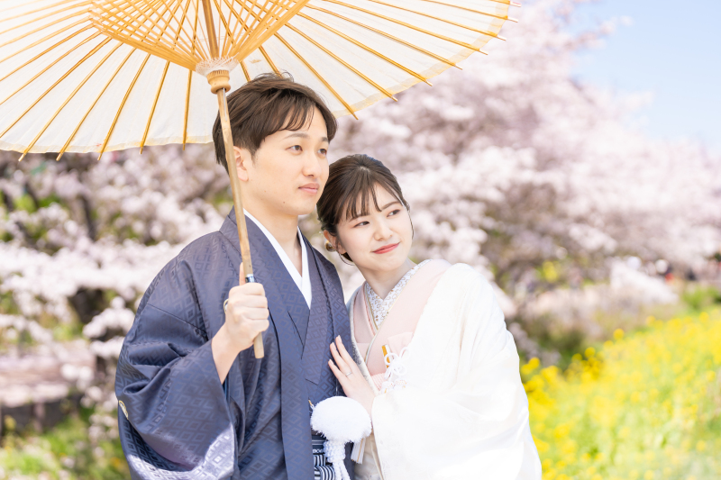 婚約中カップルに! 一生の宝物にしたいふたりの記念写真アイデア