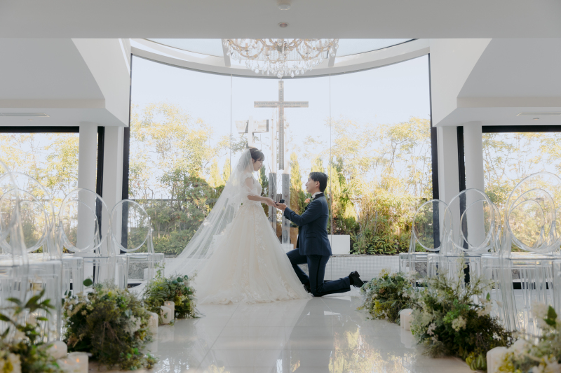 結婚式のフォト前撮りに取り入れたい！「指輪」を使ったポーズ5選