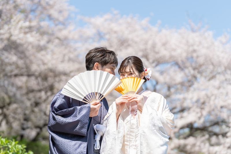婚約中カップルに! 一生の宝物にしたいふたりの記念写真アイデア