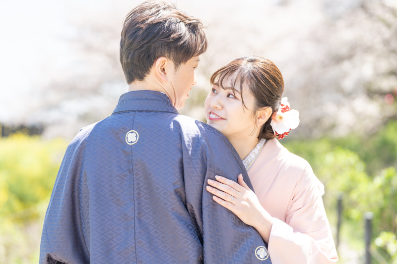 婚約中カップルに! 一生の宝物にしたいふたりの記念写真アイデア