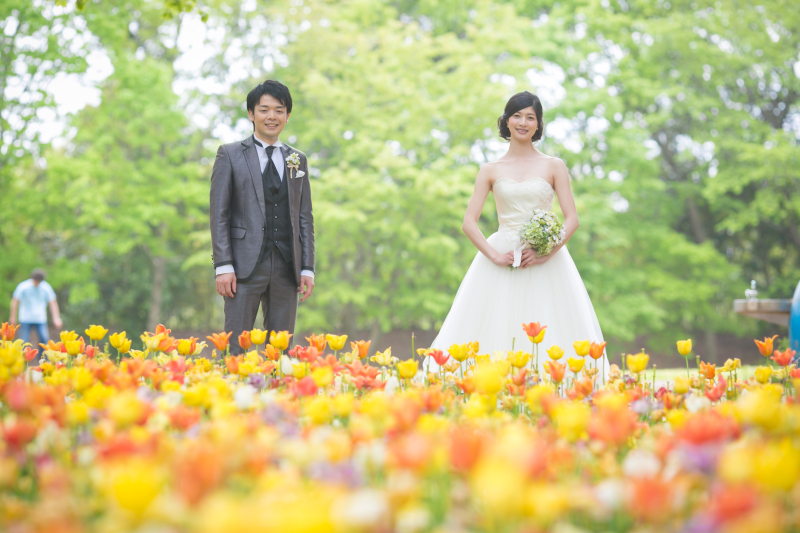 春の花畑でフォトウェディングを楽しむためのアイデア3つ