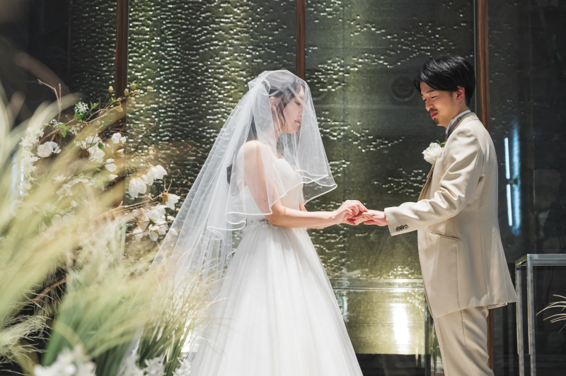 結婚式のフォト前撮りに取り入れたい!「指輪」を使ったポーズ5選