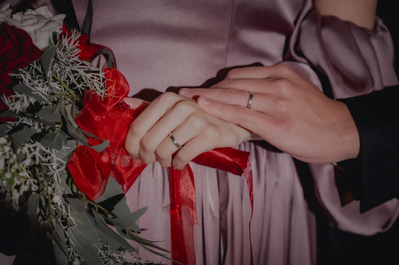 婚約中カップルに! 一生の宝物にしたいふたりの記念写真アイデア