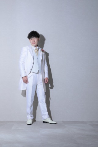 本日は旦那様のタキシードをご紹介!!