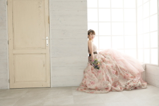 本日はカラードレスのご紹介！！