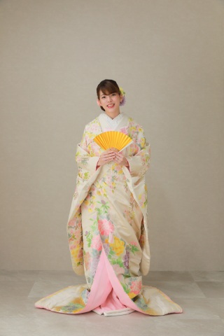 本日は和装、色打掛をご紹介！