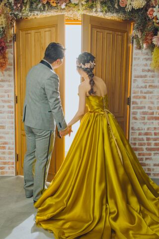 人気衣裳の紹介 カラードレス編