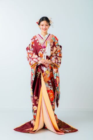 秋にぴったりな色打掛入荷しました!