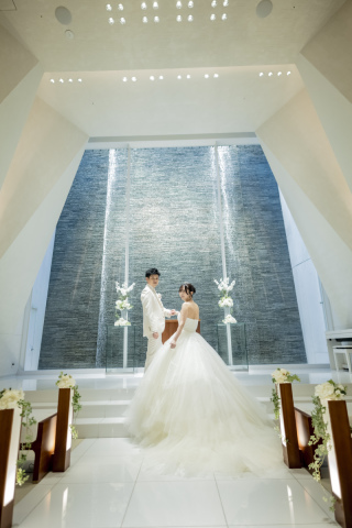 チャペルで本格的なフォトウェディングを