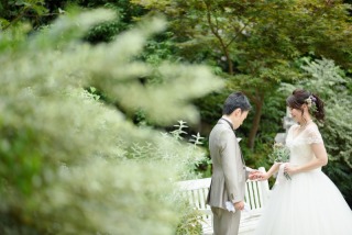 寒い冬におすすめ!お庭があるチャペル撮影