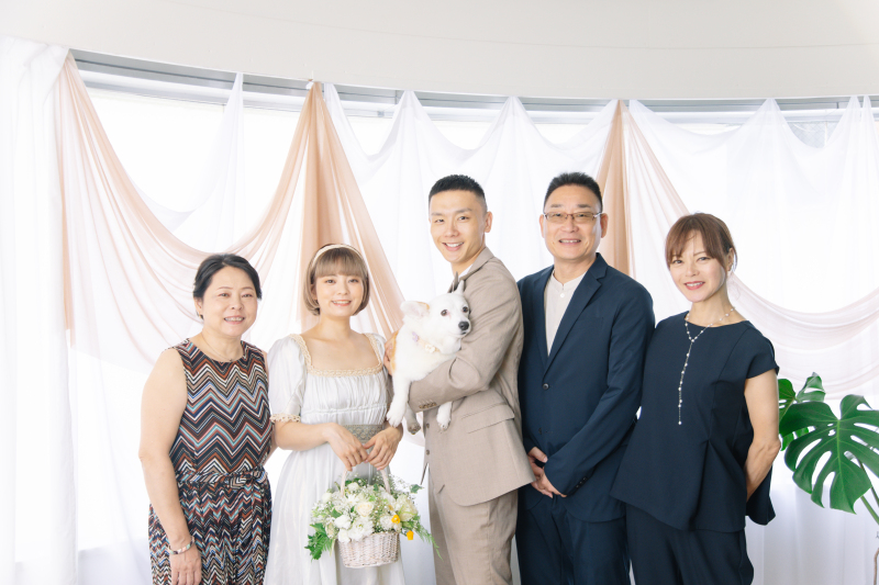 両親や友人も一緒に楽しむフォトウェディング
