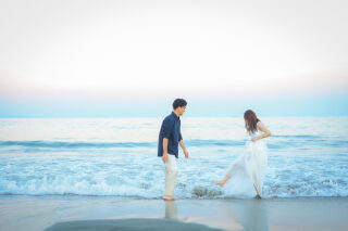 カジュアルスタイルのウェディングドレスでもっと自分らしい花嫁に