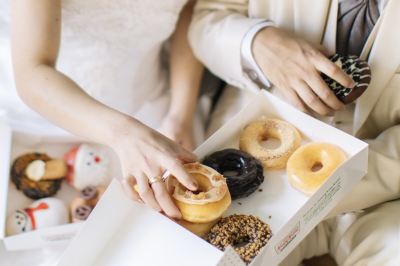 錫婚式を彩る小物たち ― 思い出をもっと楽しく