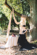 知れば選びたくなる！「黒」のウェディングドレス