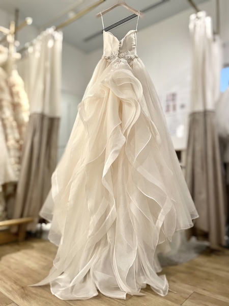 新作ドレスが入荷しました♡