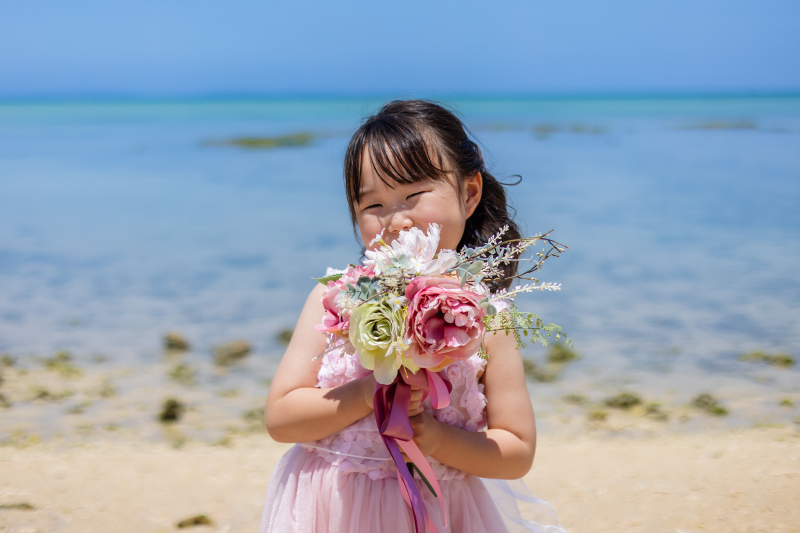 【夏にピッタリ】ドレスとタキシードのまま海へどうぞ♡人気のウォーターイン撮影！